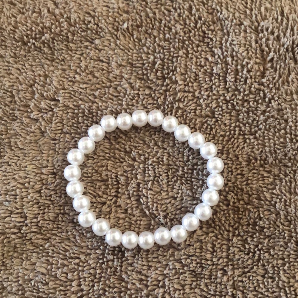 Pearl bracelet